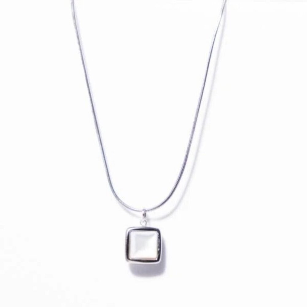 Stylish Silver Square Pendant Necklace - Elegant Jewelry for Women